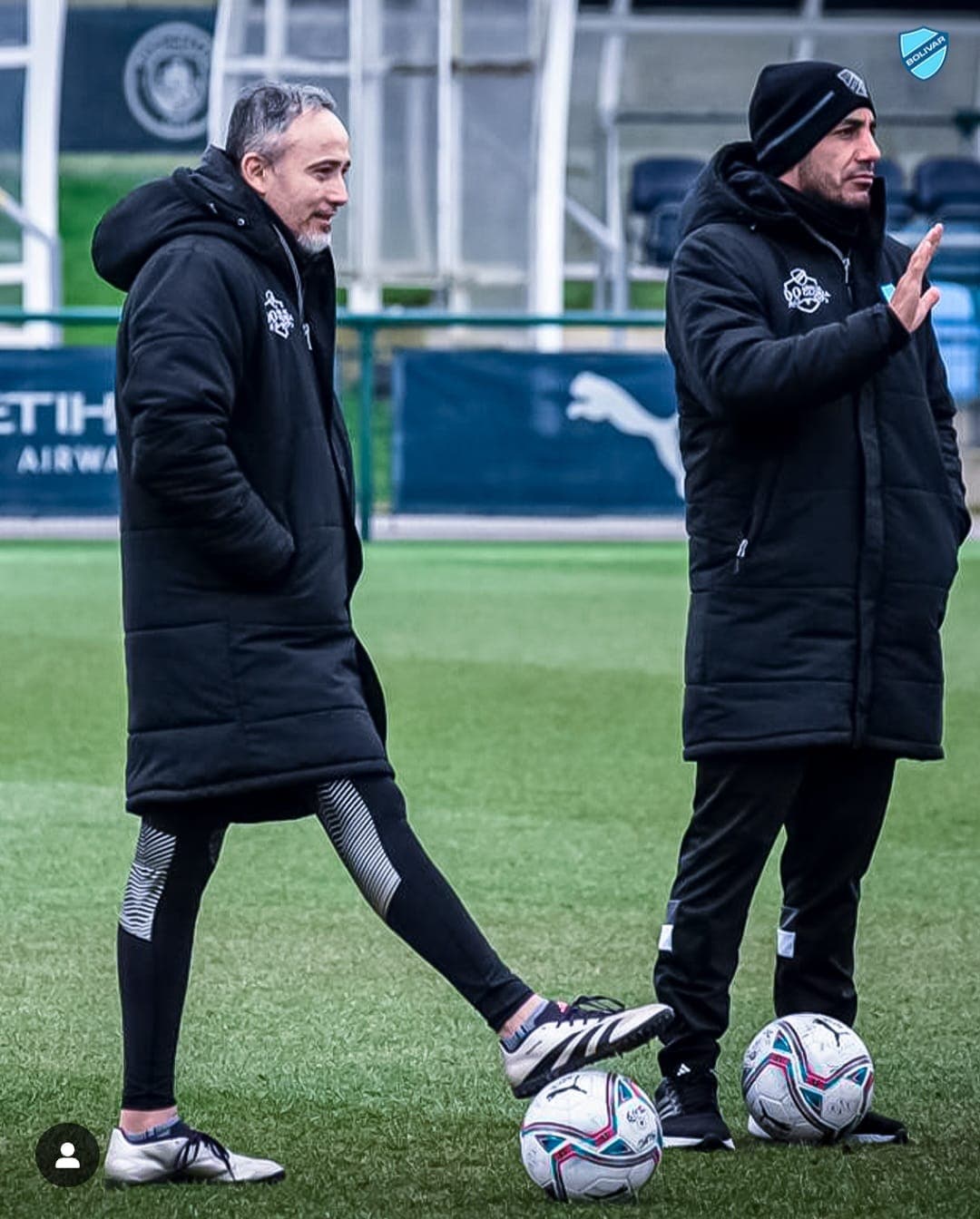 Juan Leandro 'Chicho' Vogliotti dirigiendo en campo durante un entrenamiento